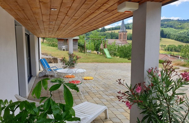 Quiet contemporary cottage
