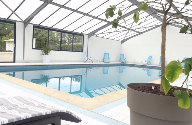 Quiet cottage with private pool