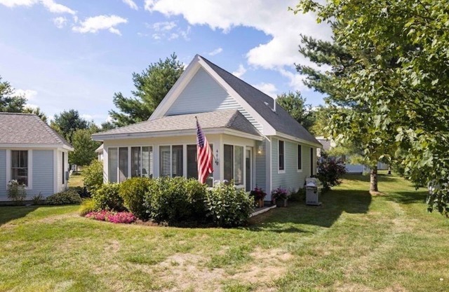 Quiet Cottage in Summer Village with Central Air close to the Ocean!