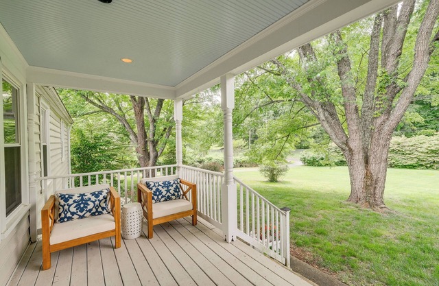 Quiet Cottage Rental in The Plains w/Deck & Views
