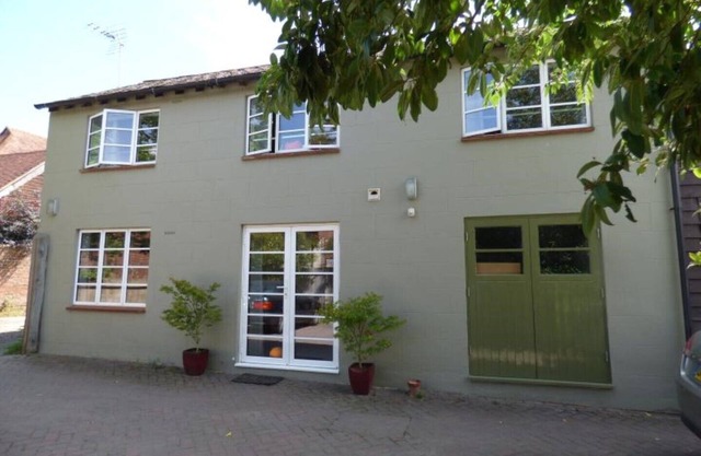 Quiet cottage very close to village centre and ameneties.