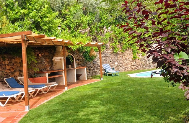 Quiet country house between the ski resort of Sierra Nevada and Granada
