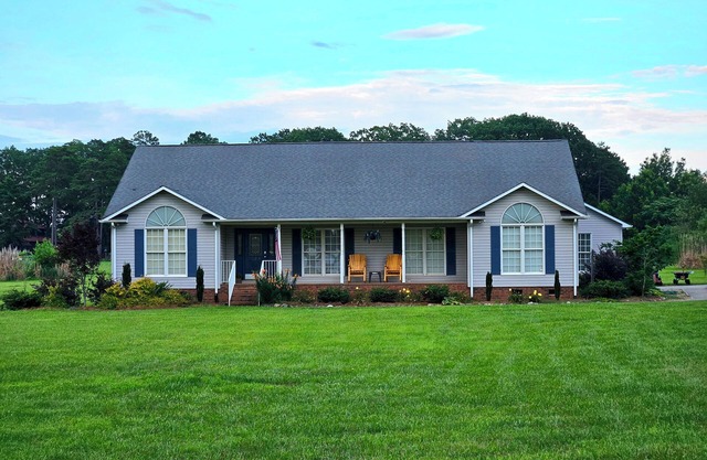 Quiet Country Home located around several popular areas. No Pets or Animals