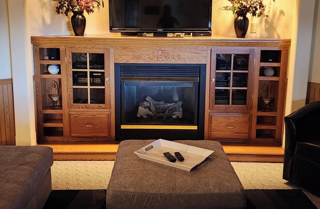 Quiet Country Oasis. Spacious and serene apartment. Gas fireplace, private patio