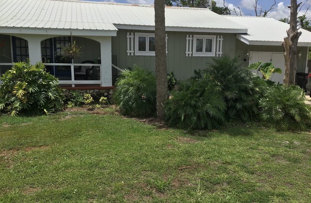 Quiet Cozy Beachside CottagenScott's Beachside Rental