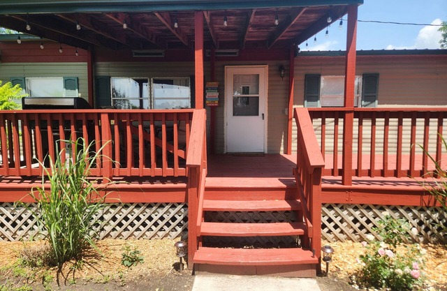 Quiet & Cozy Cottonwood Cottage in Scotia
