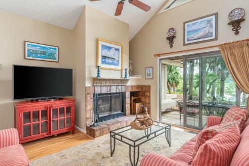 Quiet Dataw Island Villa with Water Views