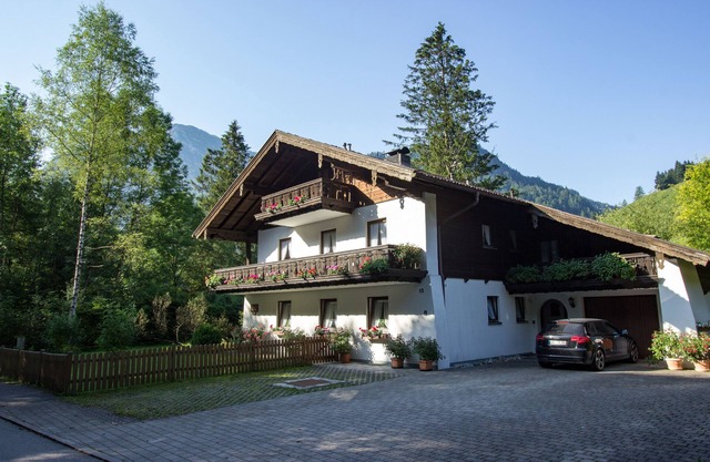 Quiet, centrally located apartment with sunny balcony