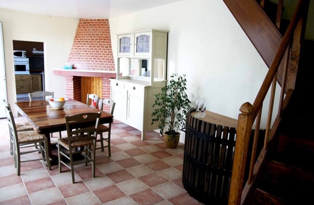 Quiet detached house with covered terrace, 400 meters from the river