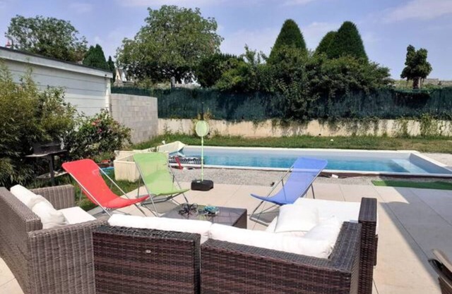 Quiet family home with pool NO PARTY. Ideal for families with children.