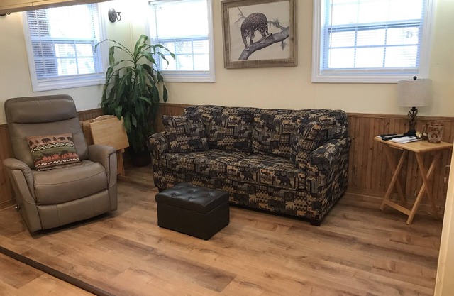 Quiet Haven Tiny Home-Hot Tub-Pet Friendly-Asheville Mtns