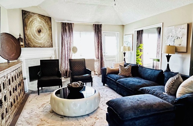 Quiet Hideaway with Spa Bath and stylish decor.