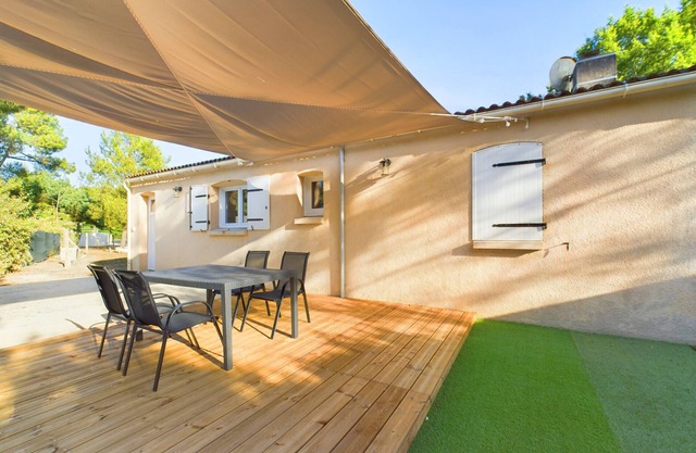 Quiet house for 6 with garden