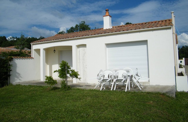 Quiet house near the sea