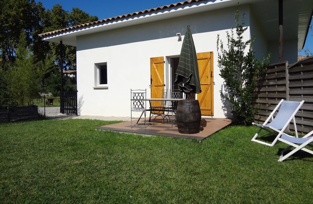 QUIET HOUSE WITH GARDEN AND PRIVATE PARKING IN GREAT PROPERTY