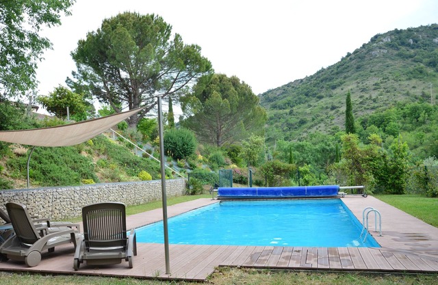 QUIET HOUSE WITH HILLSIDE VIEWS, LARGE TERRACE AND SWIMMING POOL