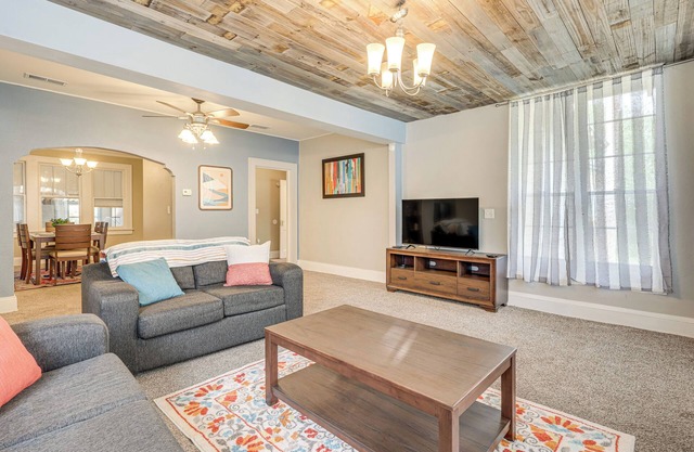 Quiet Jacksonville Retreat - 4 Miles to Downtown!