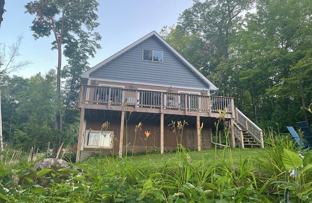 Quiet lakeside retreat on Rabbit Lake