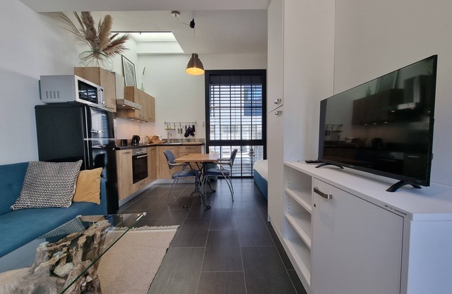 Quiet loft with large terrace & covered parking close to Lyon