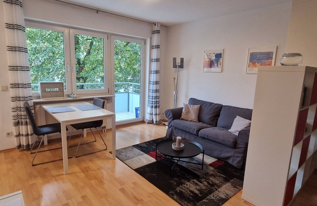 Quiet one-room apartment with equipped kitchen and shower room - with balcony