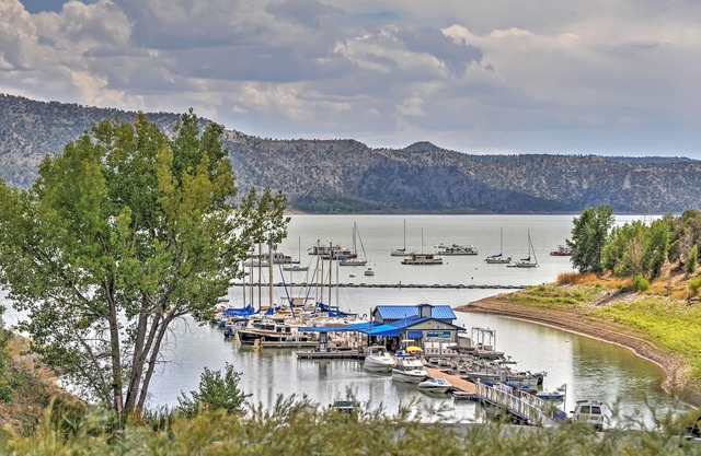 Quiet Pagosa Springs Cabin: Lake & Mountain Views!