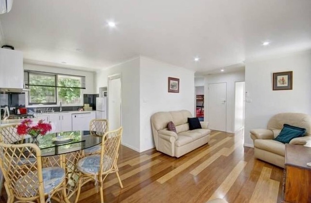 Quiet, quality 2 bedroom Unit close to High Street