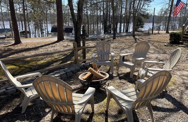 Quiet Secluded Lakeside Home on Fishing Creek of Clarks Hill Lake.