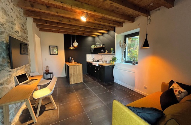 Quiet, self-contained studio with panoramic view of the Vercors mountains