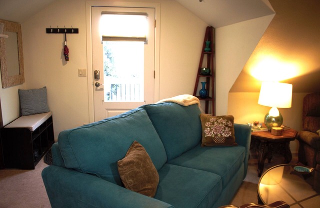 Quiet, serene 1-bedroom apartment in Oregon's capital city, Salem.