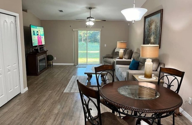 Quiet Snowbird Retreat: Comfy, Clean, Affordable