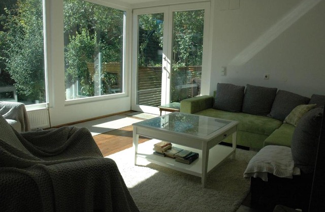Quiet, spacious and family-friendly top-floor apartment, 100m2, 2 bedrooms, garden view