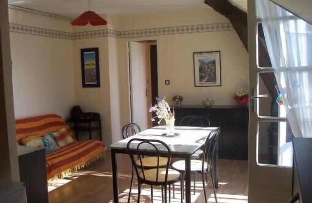 Quiet sunny apartment near the spa town center