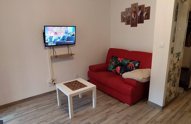 Quiet, well-located 1 bed 140 + bed with 2 extra beds. covered digicode parking.