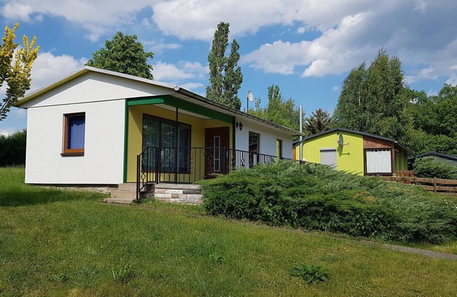 Quietly located bungalow with a view of the dam