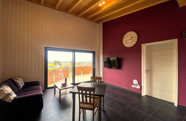 Quietly located apartment on the pond on the upper floor with balcony