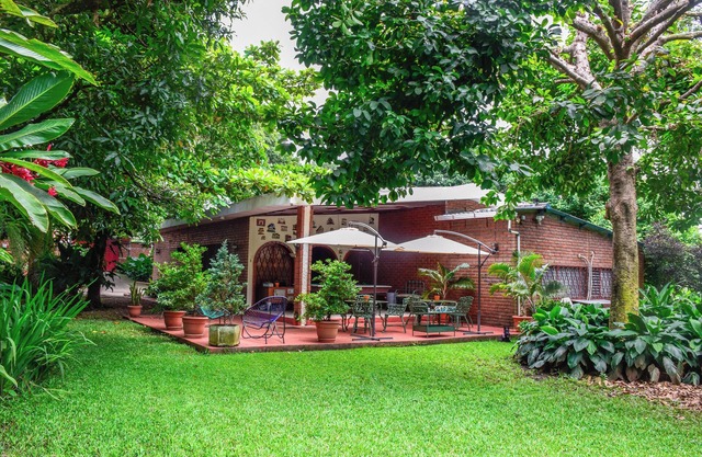 Quinta Maquilishuat, 3 minutes from Ramblas Santa Ana
