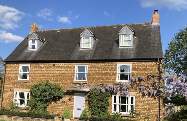 Quintessential English village House 4 miles from Silverstone circuit, sleeps 8.