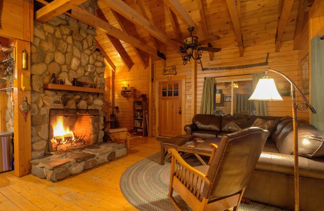 Quintessential Maine Log Home with Private Shore. Stone Fireplace.Pet Friendly!