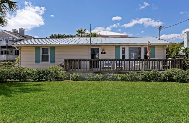 Quintessential Beach Cottage, STEPS From The Ocean, & WE LOVE PETS!