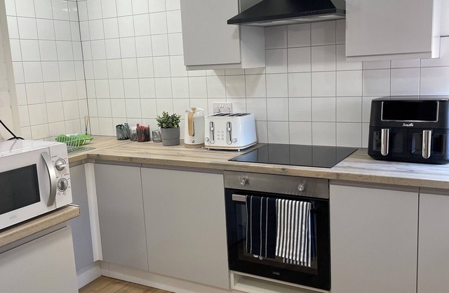 Quirky 9 Bedroom Apartment on 1st floor