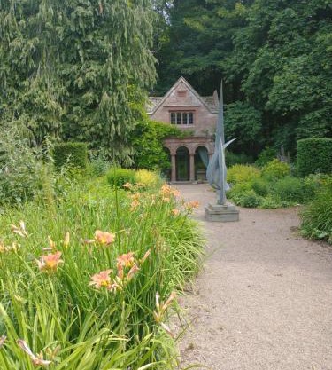 Quirky, romantic cottage with garden in Wye Valley