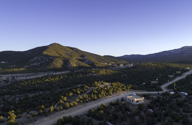 Quit & Private nestled in a Pinion and Juniper forest. Monthly rentals only.