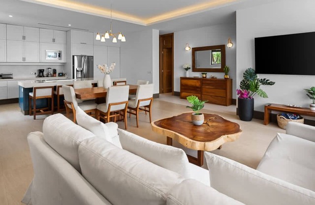 QUIYA: Luxury 2BR with 5 Pools & Beach Club