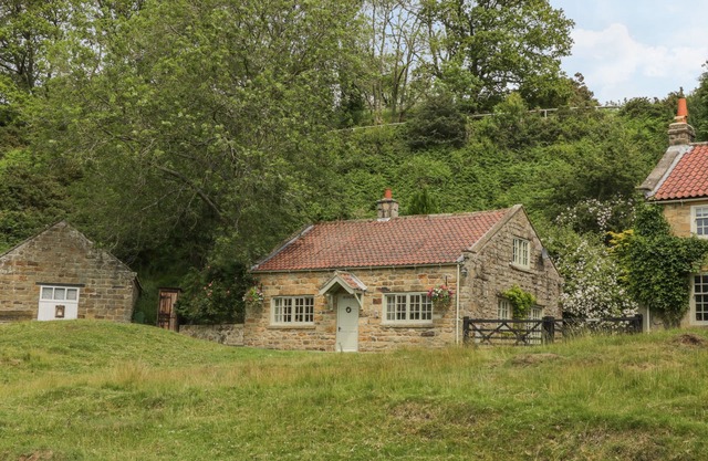 QUOITS COTTAGE, family friendly, luxury holiday cottage in Goathland