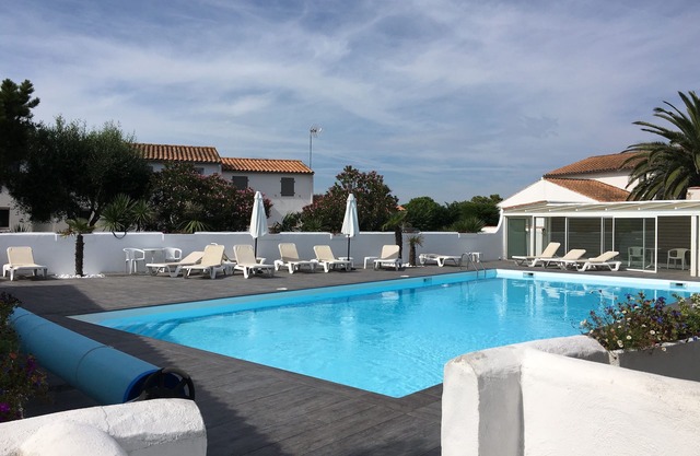 Rétaise * House in beautiful beachfront pool, heated pool