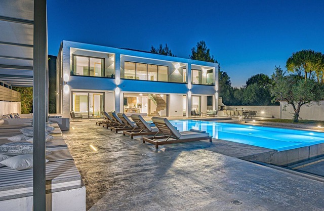 R 705 Spacious Villa with Children Playground