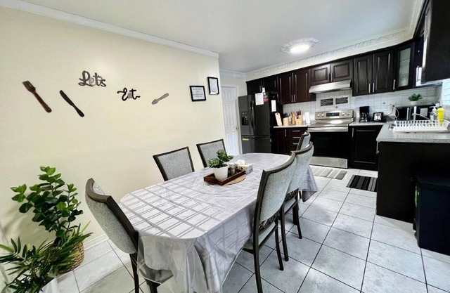 R8 Private Room Near Airport