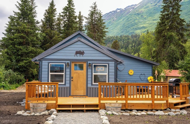 Railroad Retreat in Moose Pass – The Gandy Dancer