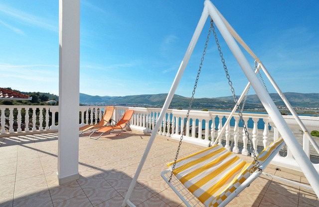 RAINBOW 1, sea view apartment for 5 persons