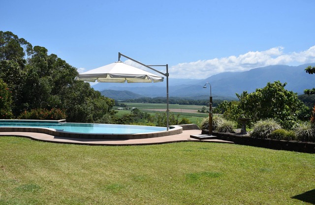 Rainforest views 3 bed, 2 bath. Whole of house or per room B&B accommodation.